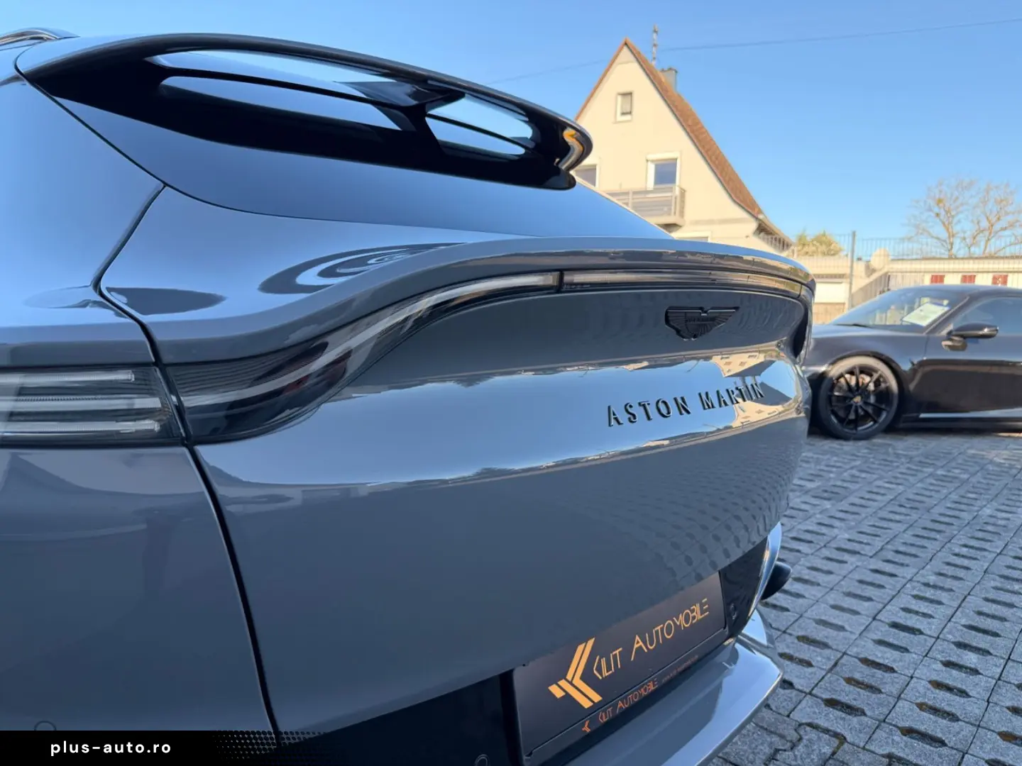 ASTON MARTIN DBX 4.0 V8  1.HD CARBON 22ZOLL PANO CHINA GREY