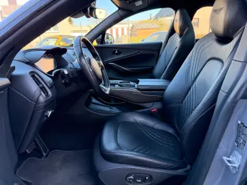 ASTON MARTIN DBX 4.0 V8  1.HD CARBON 22ZOLL PANO CHINA GREY
