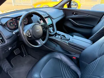 ASTON MARTIN DBX 4.0 V8  1.HD CARBON 22ZOLL PANO CHINA GREY