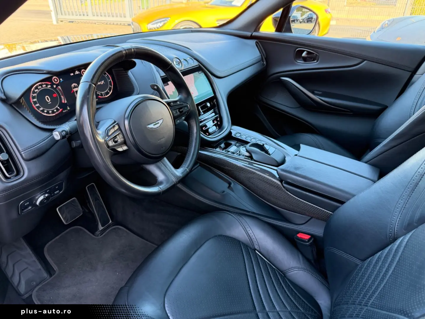 ASTON MARTIN DBX 4.0 V8  1.HD CARBON 22ZOLL PANO CHINA GREY
