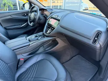 ASTON MARTIN DBX 4.0 V8  1.HD CARBON 22ZOLL PANO CHINA GREY