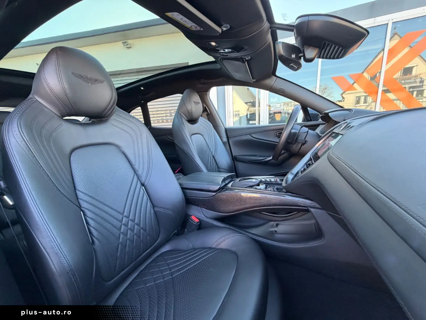 ASTON MARTIN DBX 4.0 V8  1.HD CARBON 22ZOLL PANO CHINA GREY