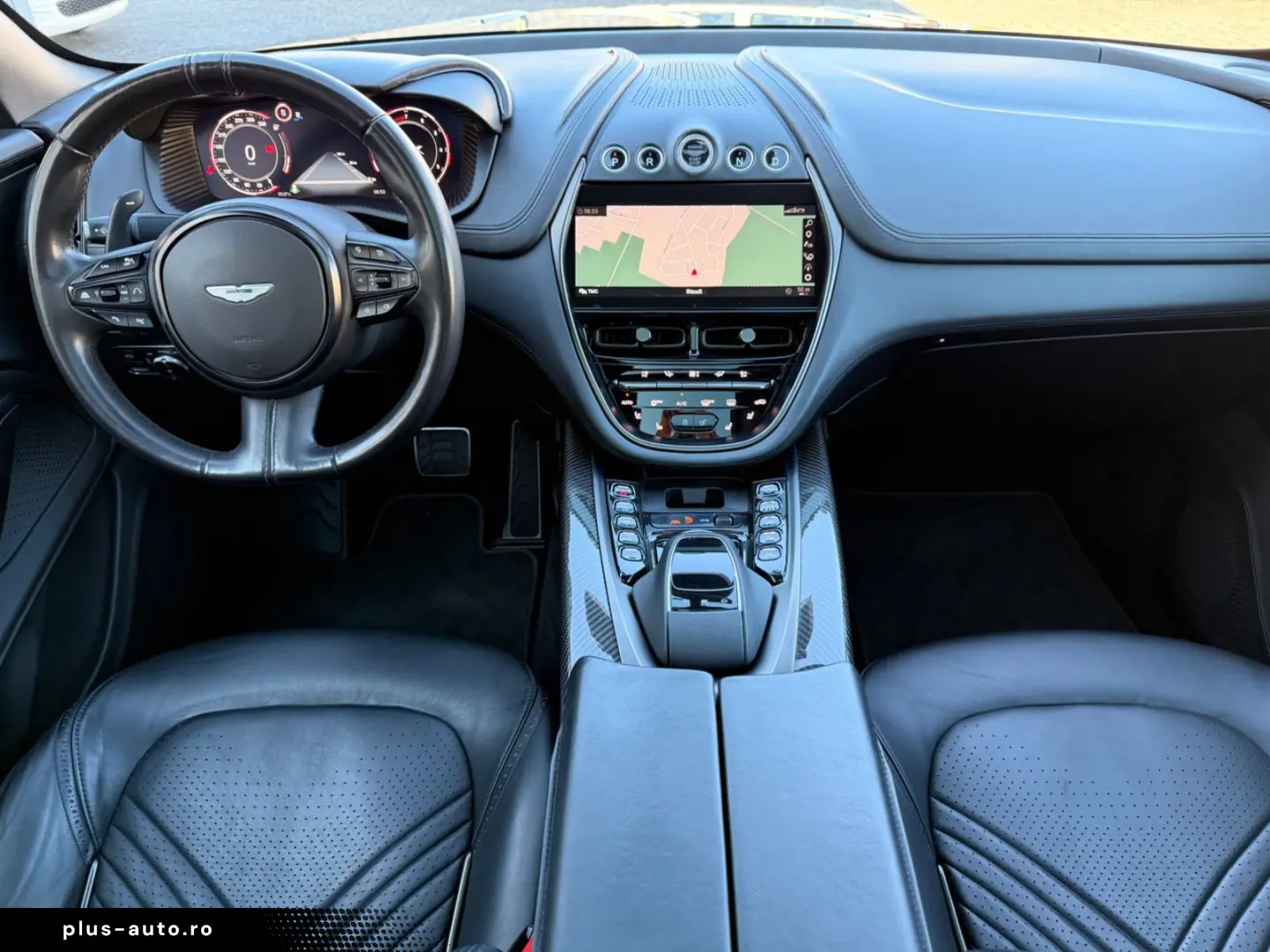 ASTON MARTIN DBX 4.0 V8  1.HD CARBON 22ZOLL PANO CHINA GREY