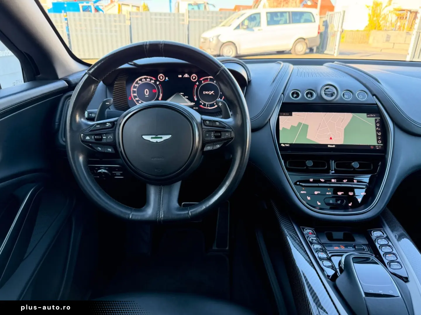 ASTON MARTIN DBX 4.0 V8  1.HD CARBON 22ZOLL PANO CHINA GREY