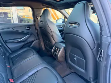 ASTON MARTIN DBX 4.0 V8  1.HD CARBON 22ZOLL PANO CHINA GREY