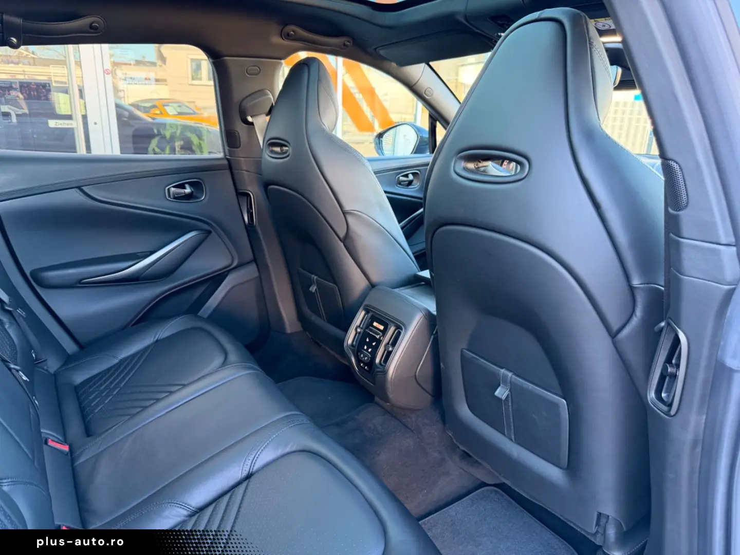 ASTON MARTIN DBX 4.0 V8  1.HD CARBON 22ZOLL PANO CHINA GREY