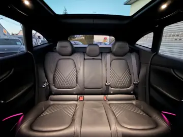 ASTON MARTIN DBX 4.0 V8  1.HD CARBON 22ZOLL PANO CHINA GREY