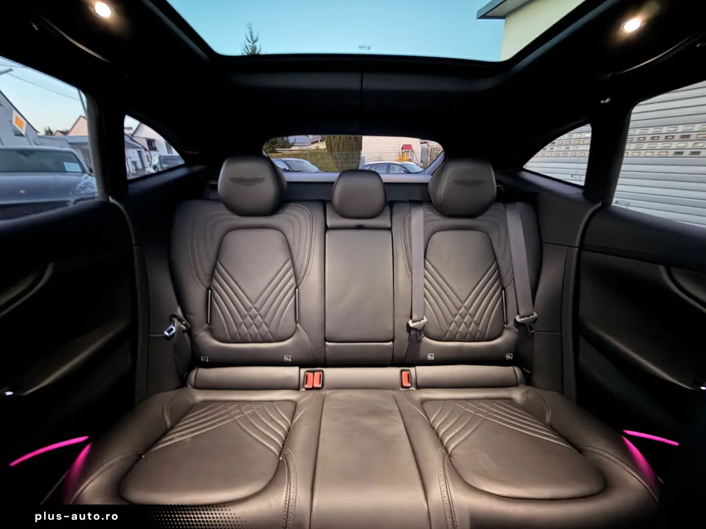 ASTON MARTIN DBX 4.0 V8  1.HD CARBON 22ZOLL PANO CHINA GREY