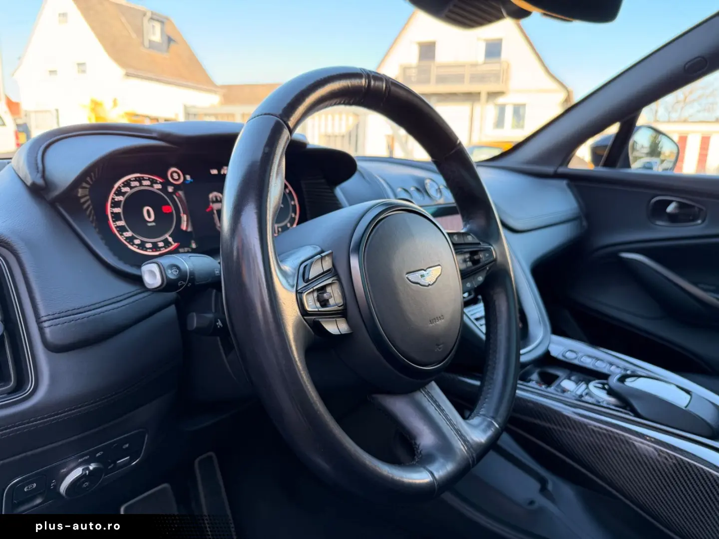 ASTON MARTIN DBX 4.0 V8  1.HD CARBON 22ZOLL PANO CHINA GREY