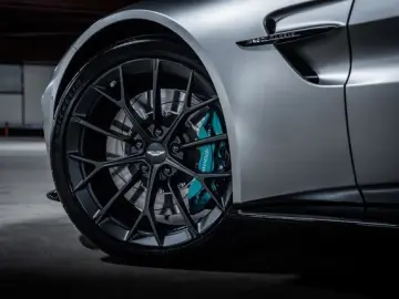 ASTON MARTIN V8 Vantage MY25 BOWERS&WILKINS SAMMLERFAHRZEUG