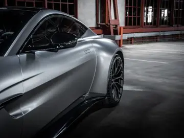 ASTON MARTIN V8 Vantage MY25 BOWERS&WILKINS SAMMLERFAHRZEUG