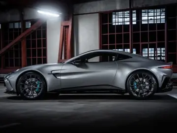 ASTON MARTIN V8 Vantage MY25 BOWERS&WILKINS SAMMLERFAHRZEUG