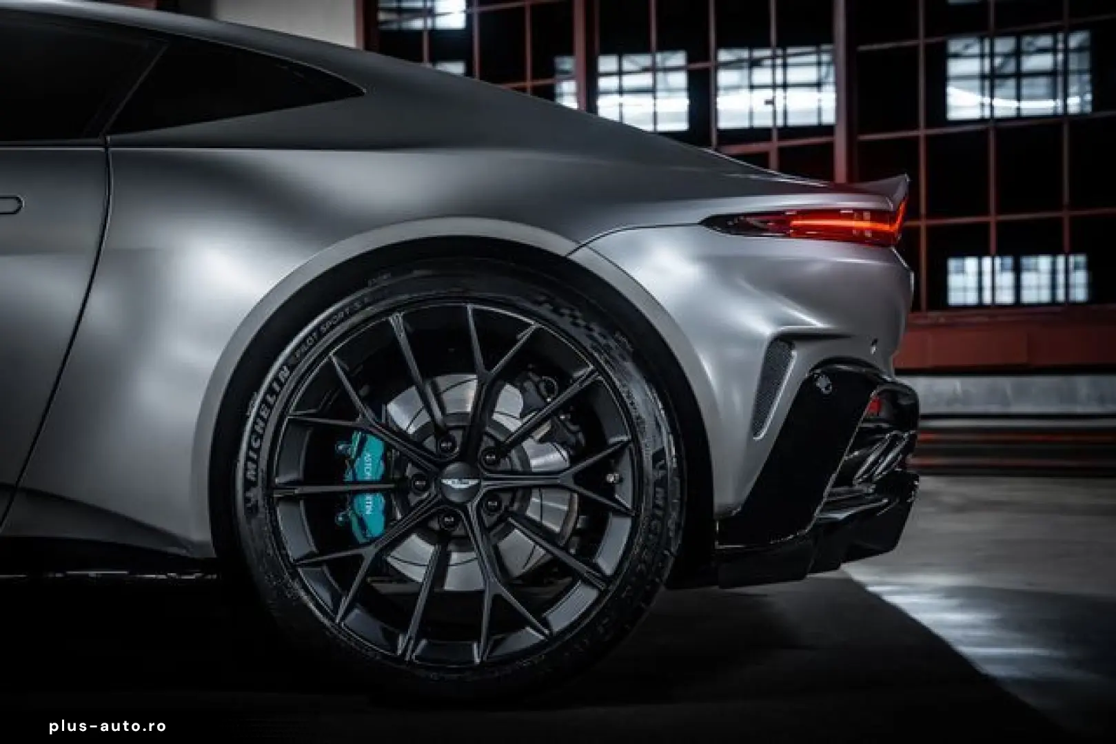 ASTON MARTIN V8 Vantage MY25 BOWERS&WILKINS SAMMLERFAHRZEUG