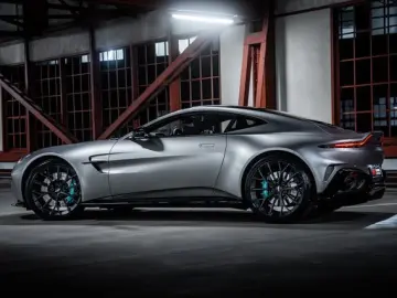 ASTON MARTIN V8 Vantage MY25 BOWERS&WILKINS SAMMLERFAHRZEUG