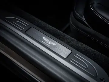 ASTON MARTIN V8 Vantage MY25 BOWERS&WILKINS SAMMLERFAHRZEUG