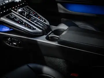 ASTON MARTIN V8 Vantage MY25 BOWERS&WILKINS SAMMLERFAHRZEUG