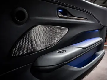 ASTON MARTIN V8 Vantage MY25 BOWERS&WILKINS SAMMLERFAHRZEUG