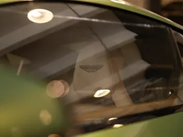 ASTON MARTIN DB12 Coupe Aston Martin Hamburg