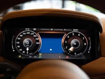 ASTON MARTIN DB12 Coupe Aston Martin Hamburg