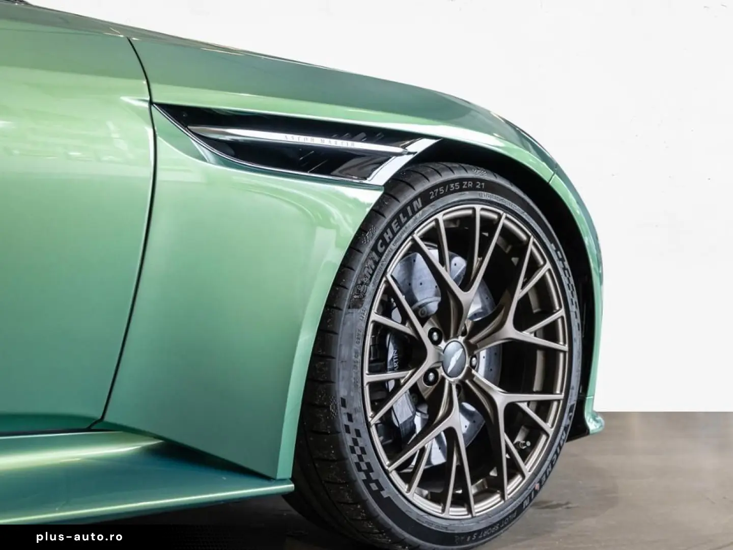 ASTON MARTIN DB12 Coupe Aston Martin Hamburg