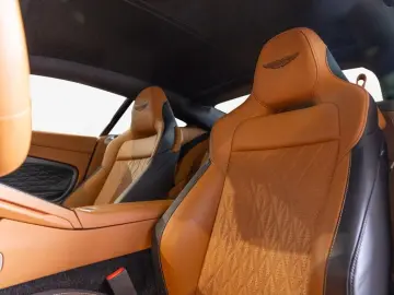 ASTON MARTIN DB12 Coupe Aston Martin Hamburg
