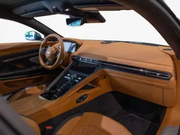 ASTON MARTIN DB12 Coupe Aston Martin Hamburg