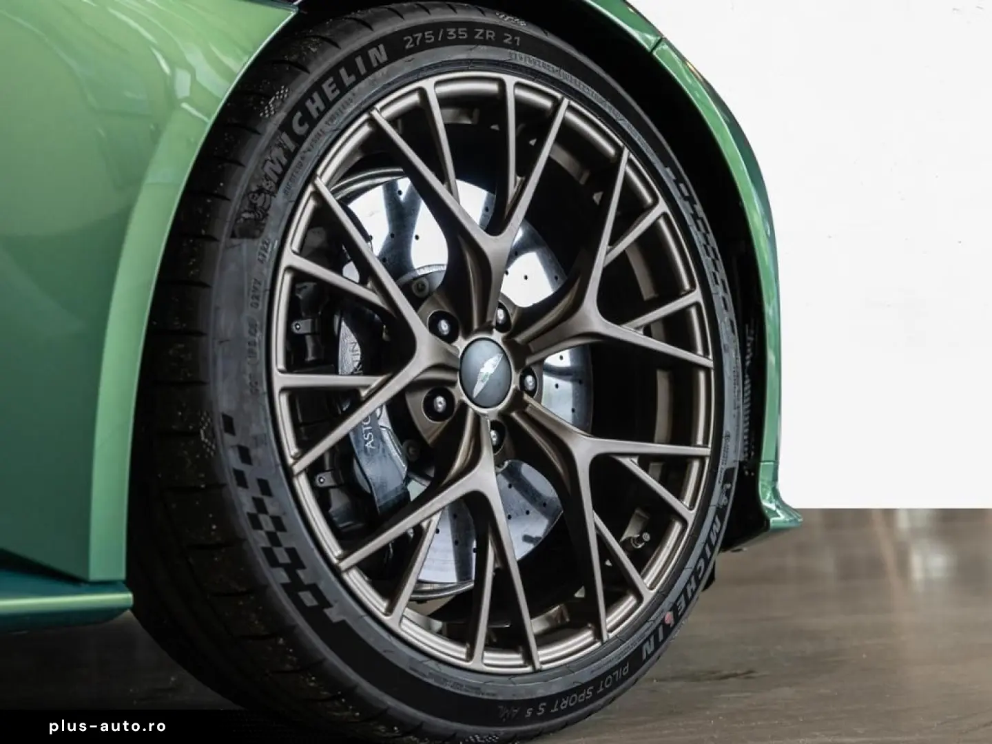 ASTON MARTIN DB12 Coupe Aston Martin Hamburg