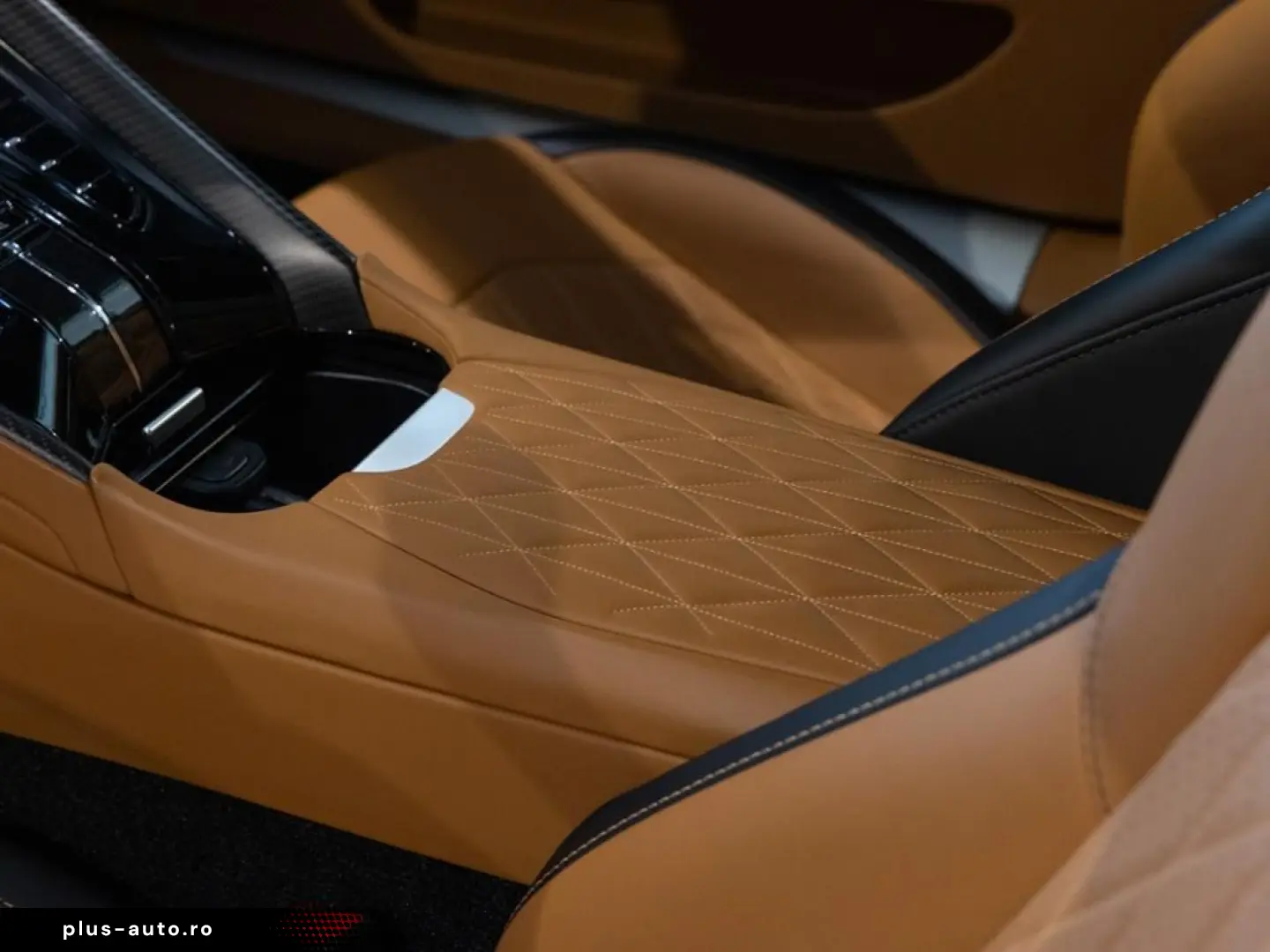 ASTON MARTIN DB12 Coupe Aston Martin Hamburg