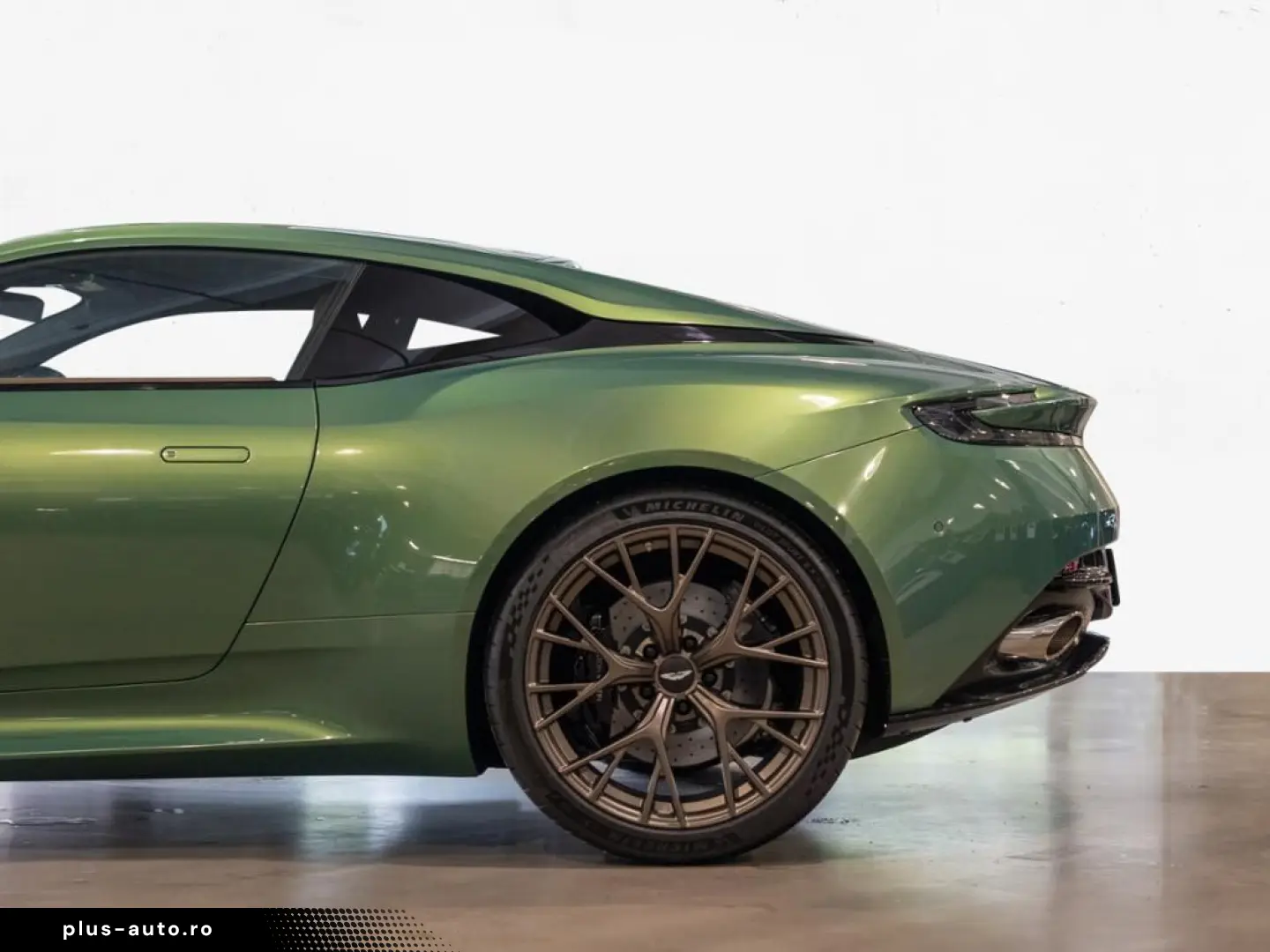 ASTON MARTIN DB12 Coupe Aston Martin Hamburg