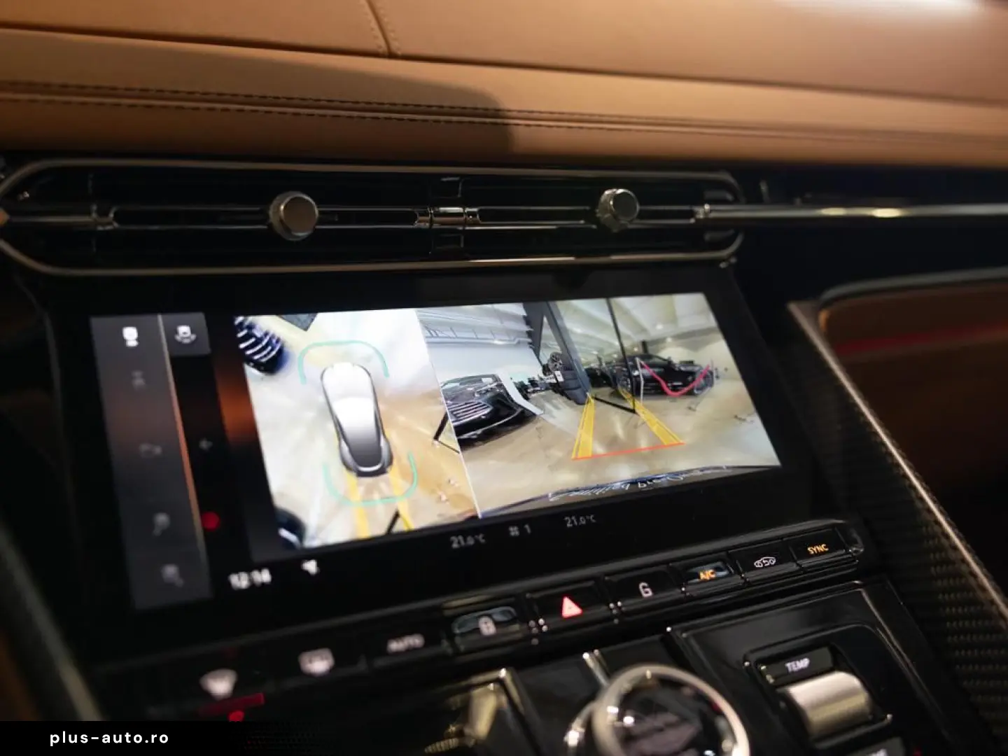 ASTON MARTIN DB12 Coupe Aston Martin Hamburg