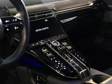 ASTON MARTIN V8 Vantage Coupe Aston Martin Hamburg