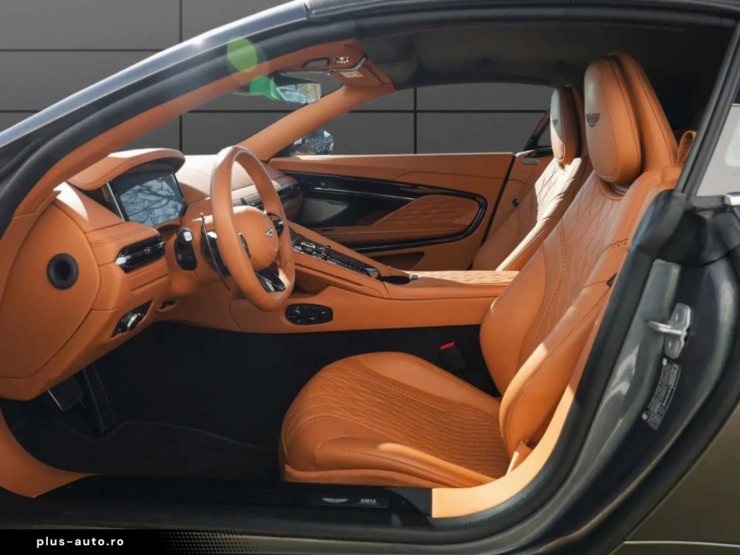 ASTON MARTIN DB12 Volante