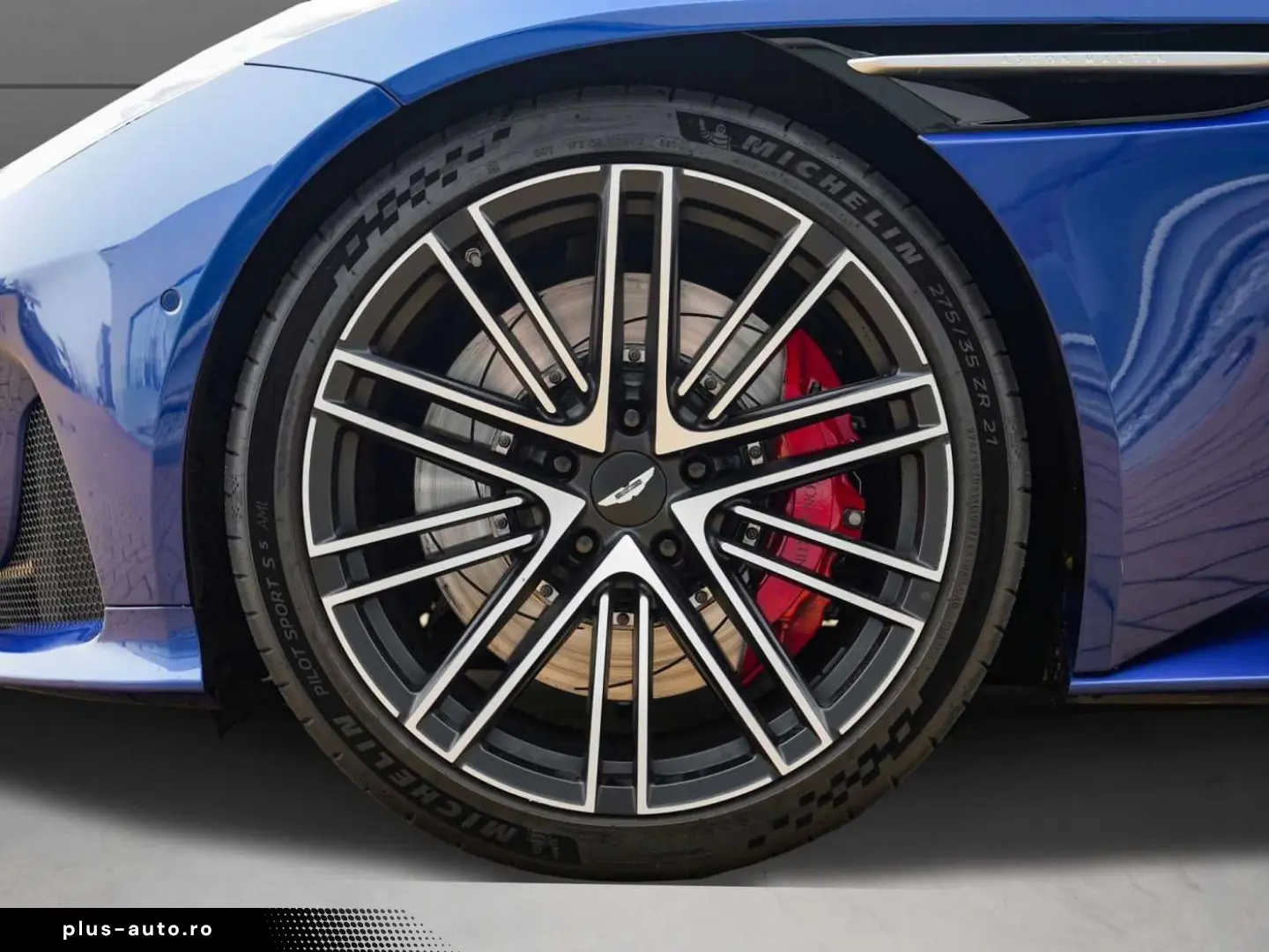 ASTON MARTIN DB12 Volante