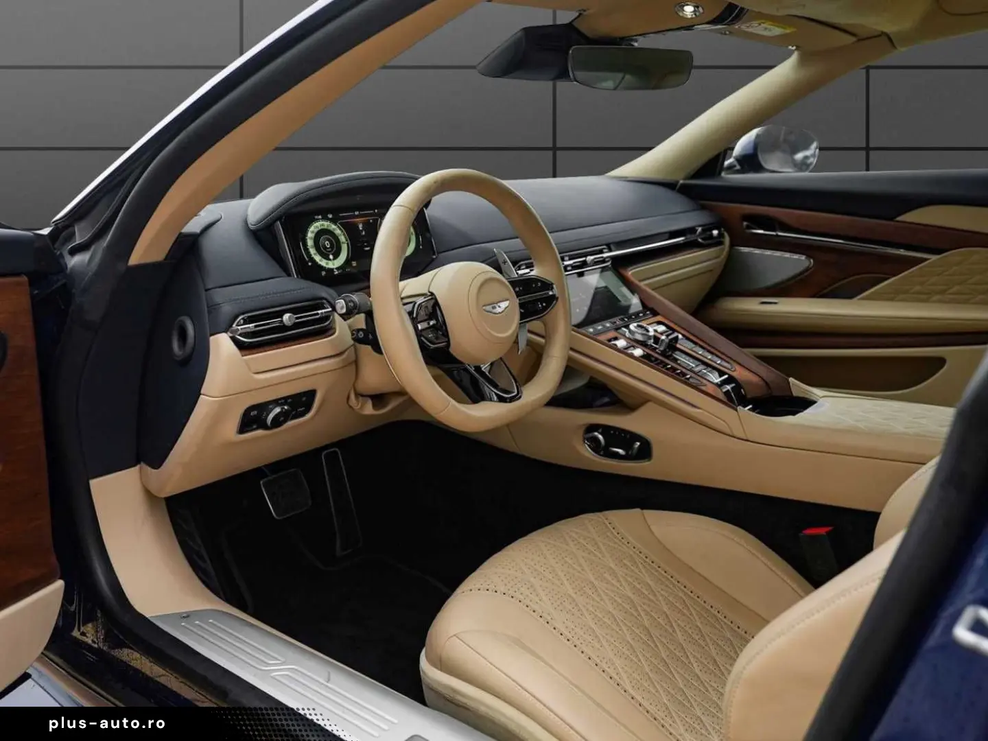 ASTON MARTIN DB12 Volante