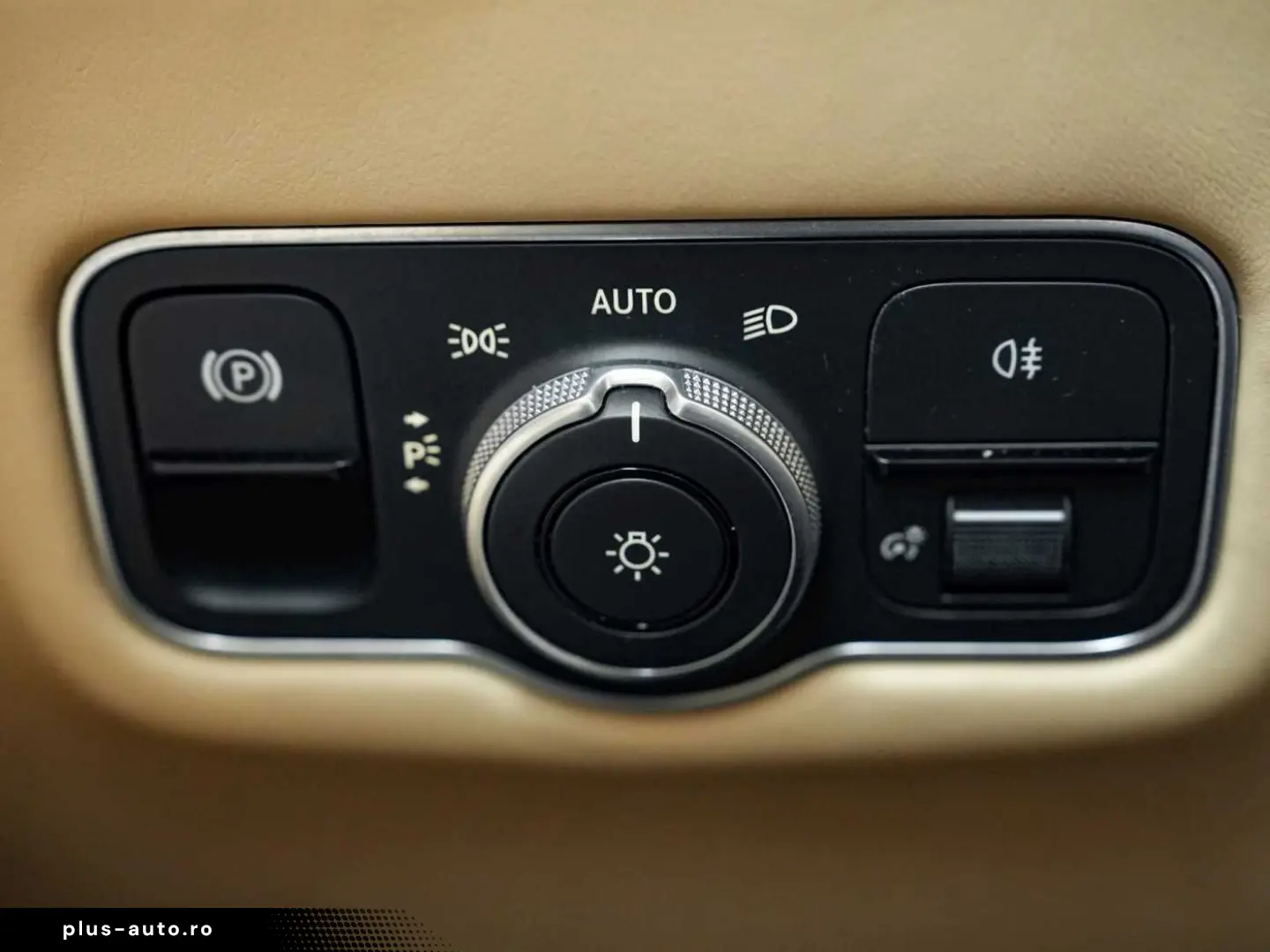 ASTON MARTIN DB12 Volante