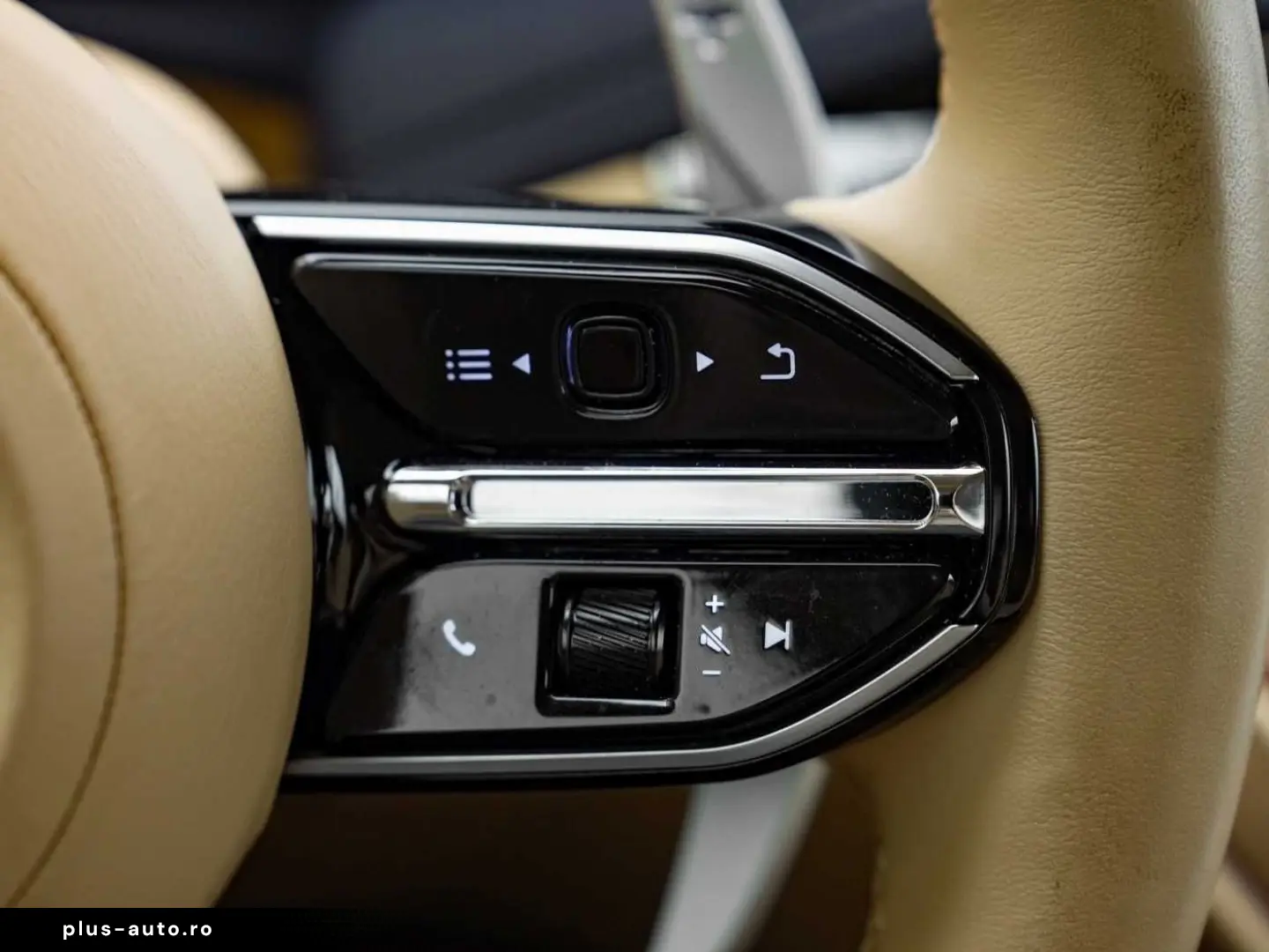 ASTON MARTIN DB12 Volante