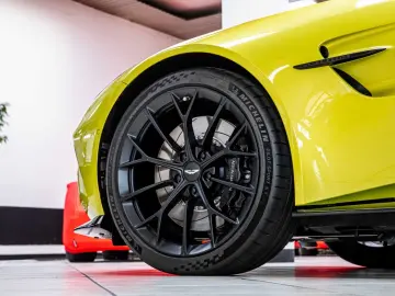 ASTON MARTIN V8 Vantage - SPECIAL PAINT BLACK PACK 21  360