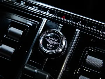ASTON MARTIN V8 Vantage - SPECIAL PAINT BLACK PACK 21  360