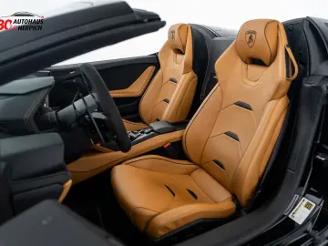 LAMBORGHINI Huracán EVO Spyder Schwarz Beige Lift SENSONUM