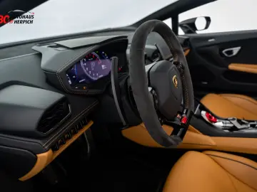 LAMBORGHINI Huracán EVO Spyder Schwarz Beige Lift SENSONUM
