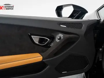 LAMBORGHINI Huracán EVO Spyder Schwarz Beige Lift SENSONUM