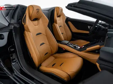 LAMBORGHINI Huracán EVO Spyder Schwarz Beige Lift SENSONUM