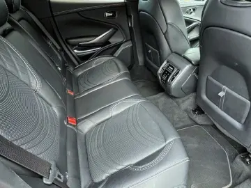 ASTON MARTIN DBX 4.0 V8