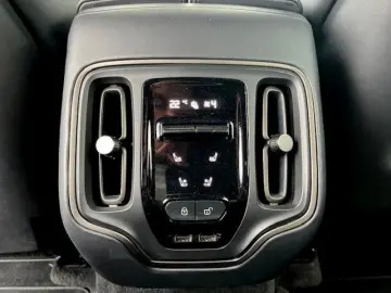 ASTON MARTIN DBX 4.0 V8