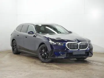 BMW 550e xDrive Touring ICONIC GLOW 19 ALU PANORAMA