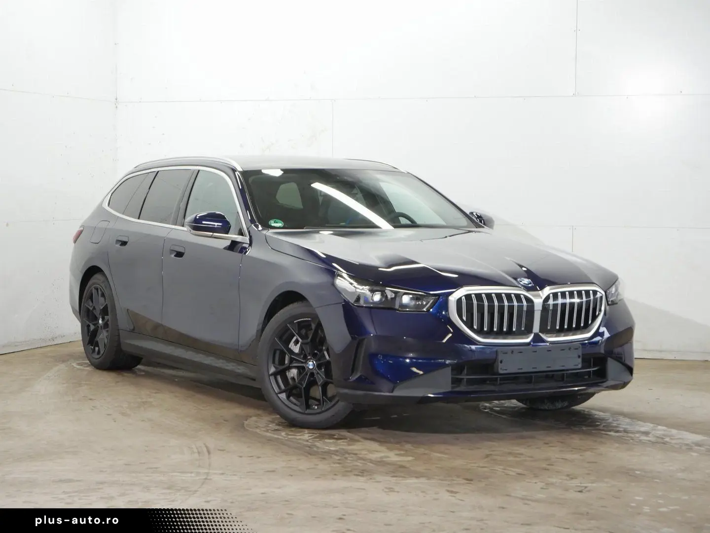 BMW 550e xDrive Touring ICONIC GLOW 19 ALU PANORAMA