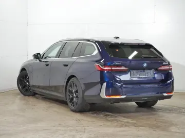 BMW 550e xDrive Touring ICONIC GLOW 19 ALU PANORAMA