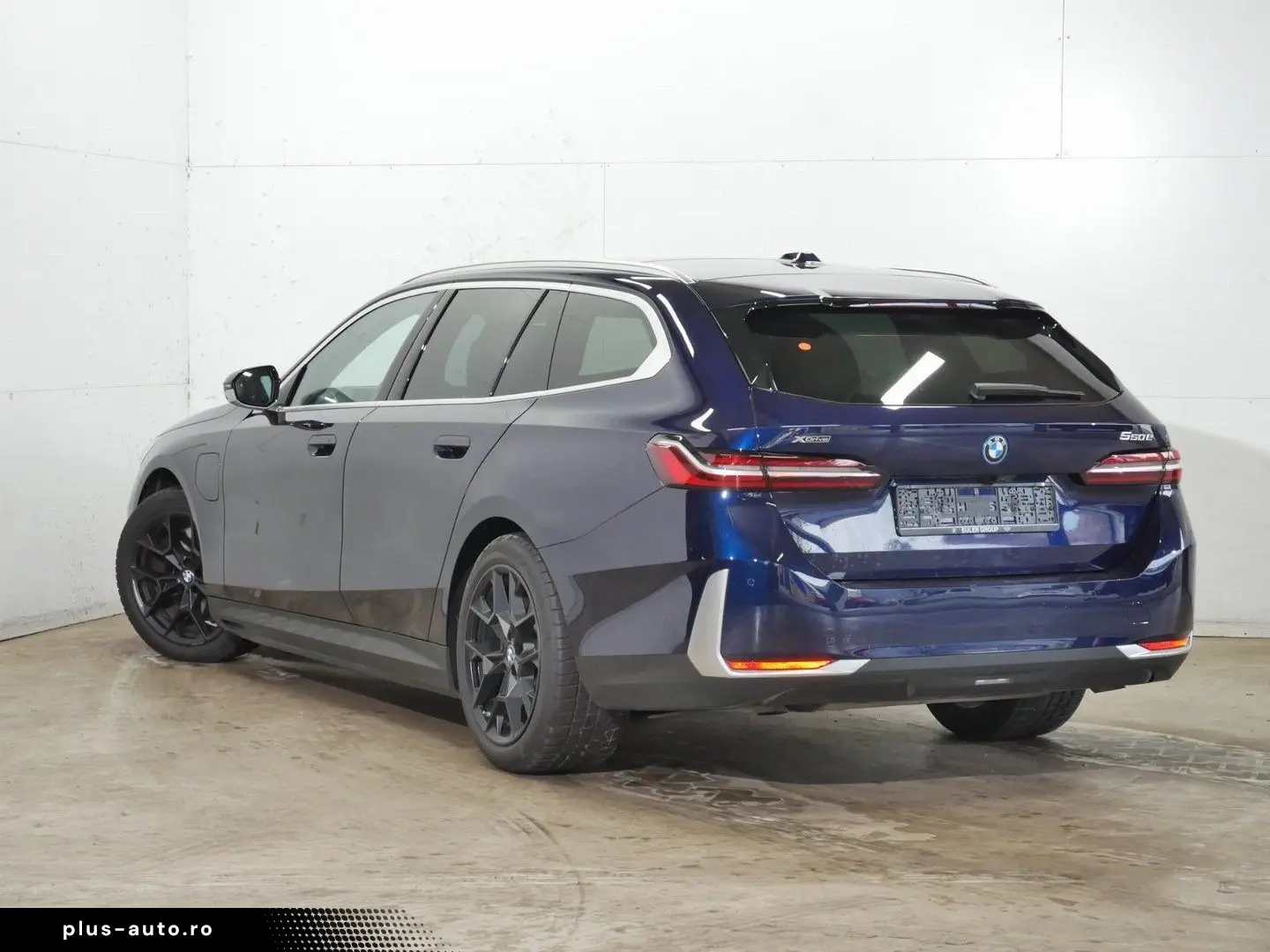 BMW 550e xDrive Touring ICONIC GLOW 19 ALU PANORAMA