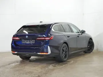 BMW 550e xDrive Touring ICONIC GLOW 19 ALU PANORAMA