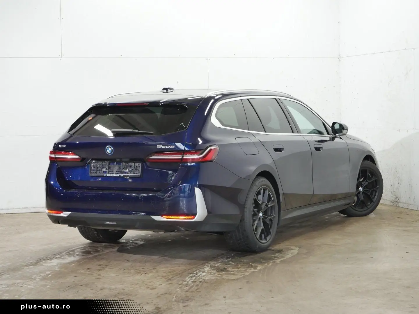 BMW 550e xDrive Touring ICONIC GLOW 19 ALU PANORAMA